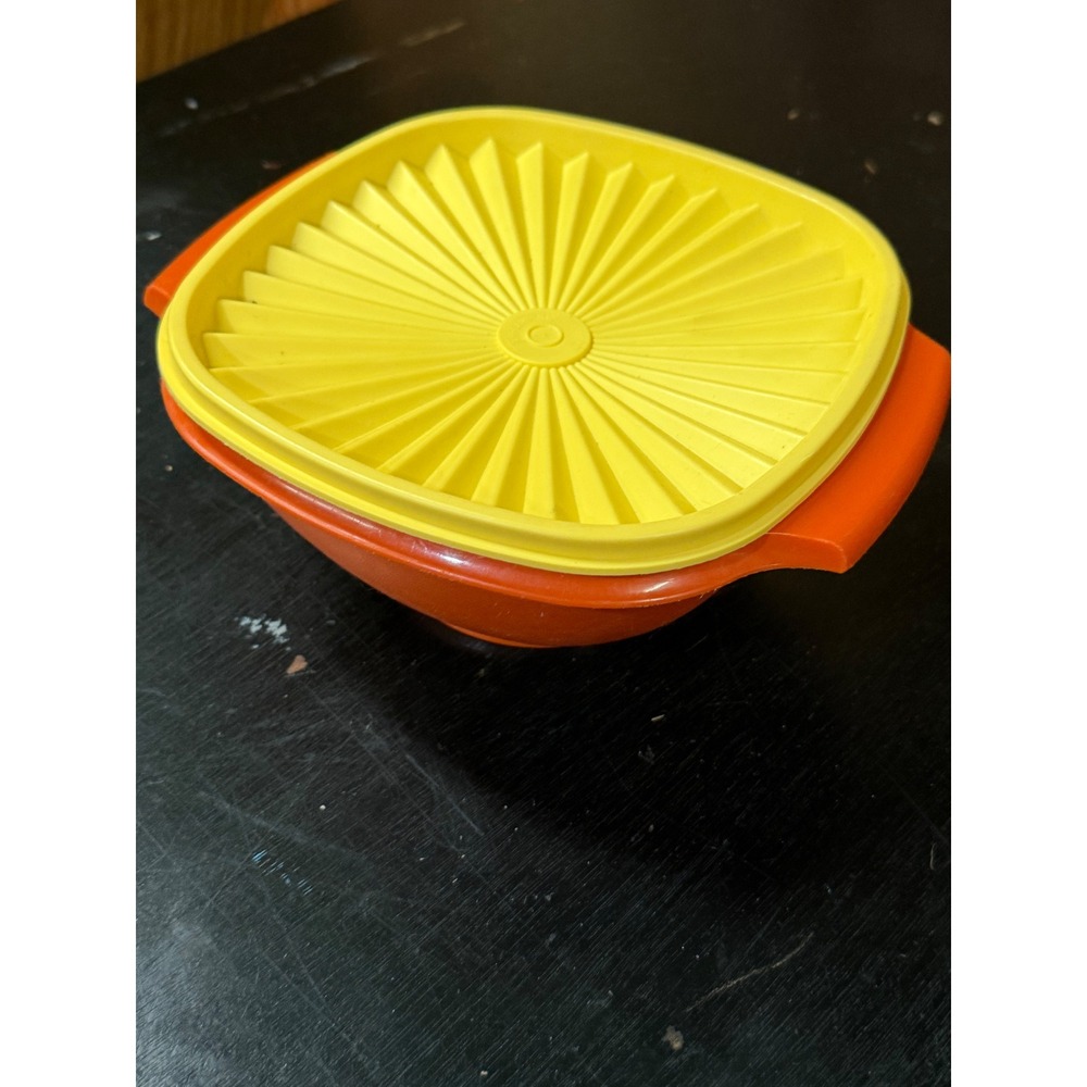 Vintage Tupperware Orange Servalier Bowl 838-4 with Yellow Sunburst Lid USA - Picture 7 of 7